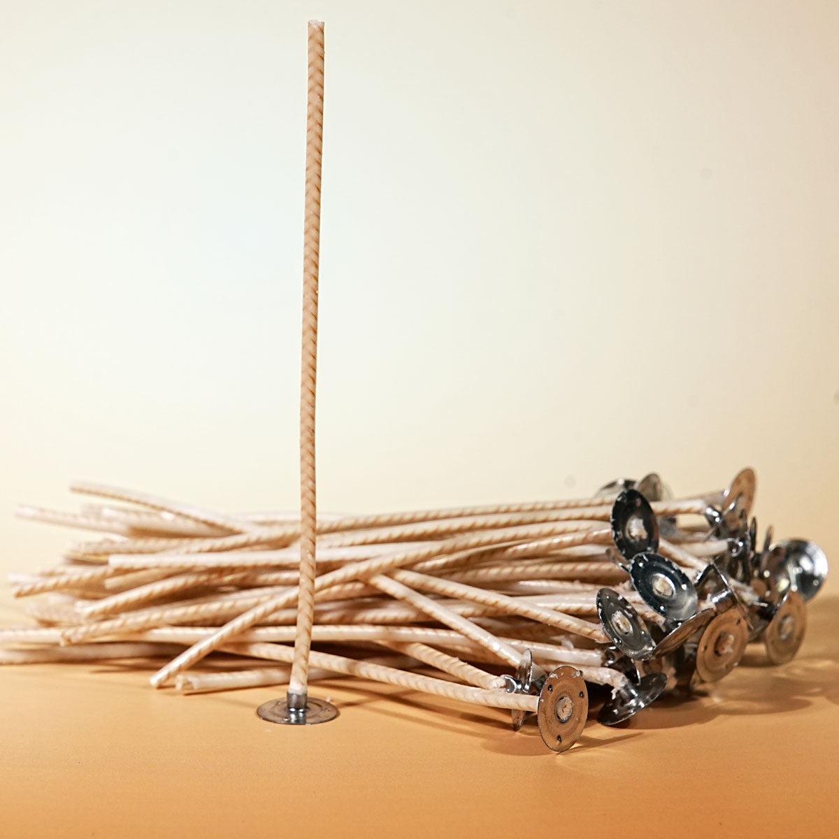 Mèches tcr cirées de paraffine sur socle - mèches series