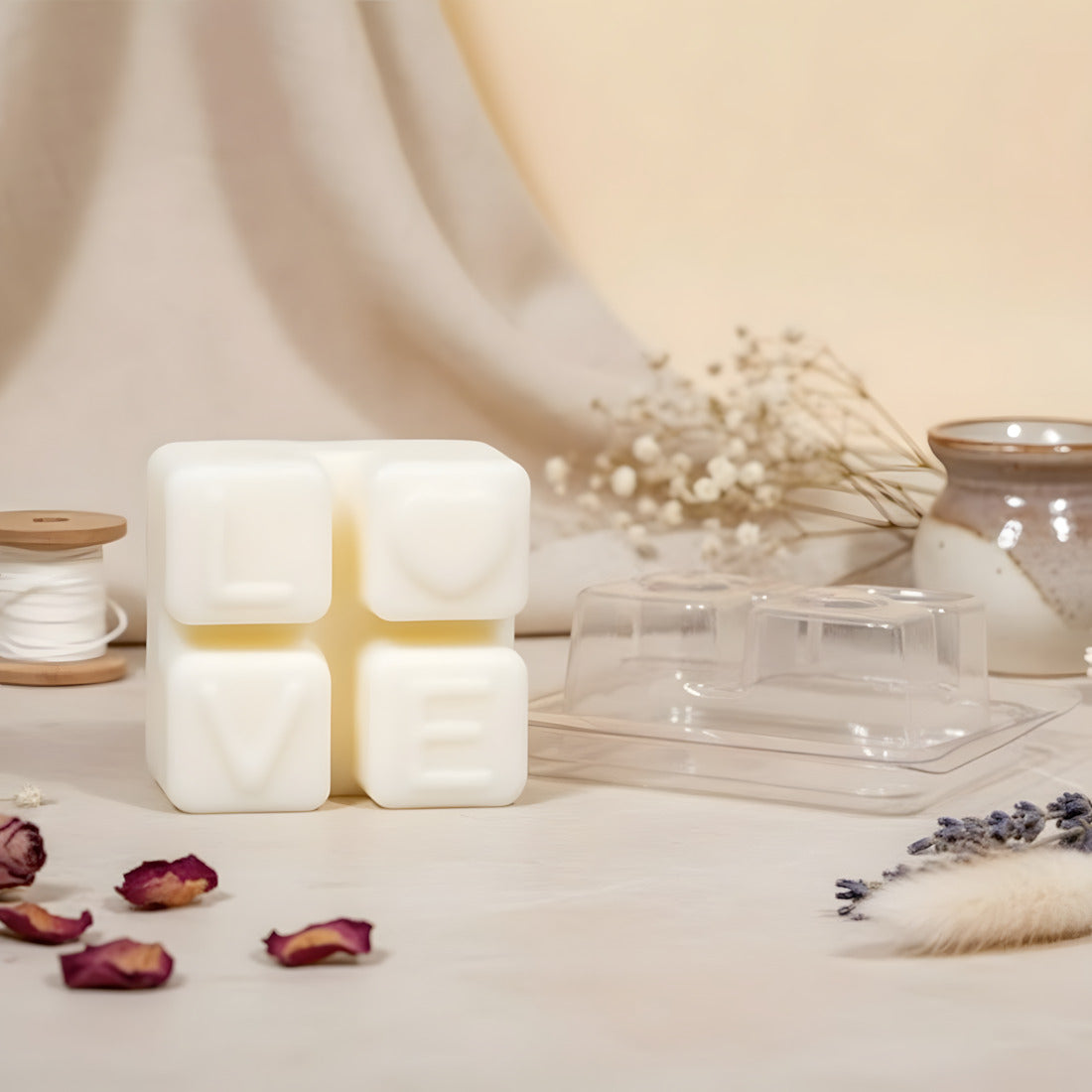 Moule Clamshell Love