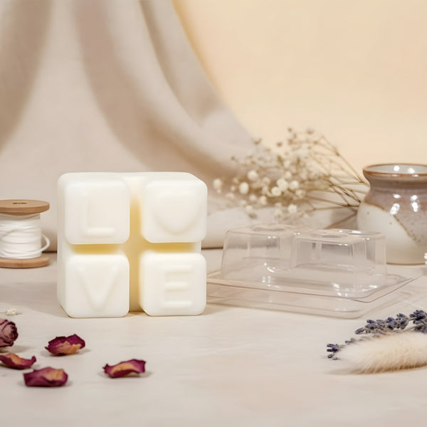 Moule Clamshell Love